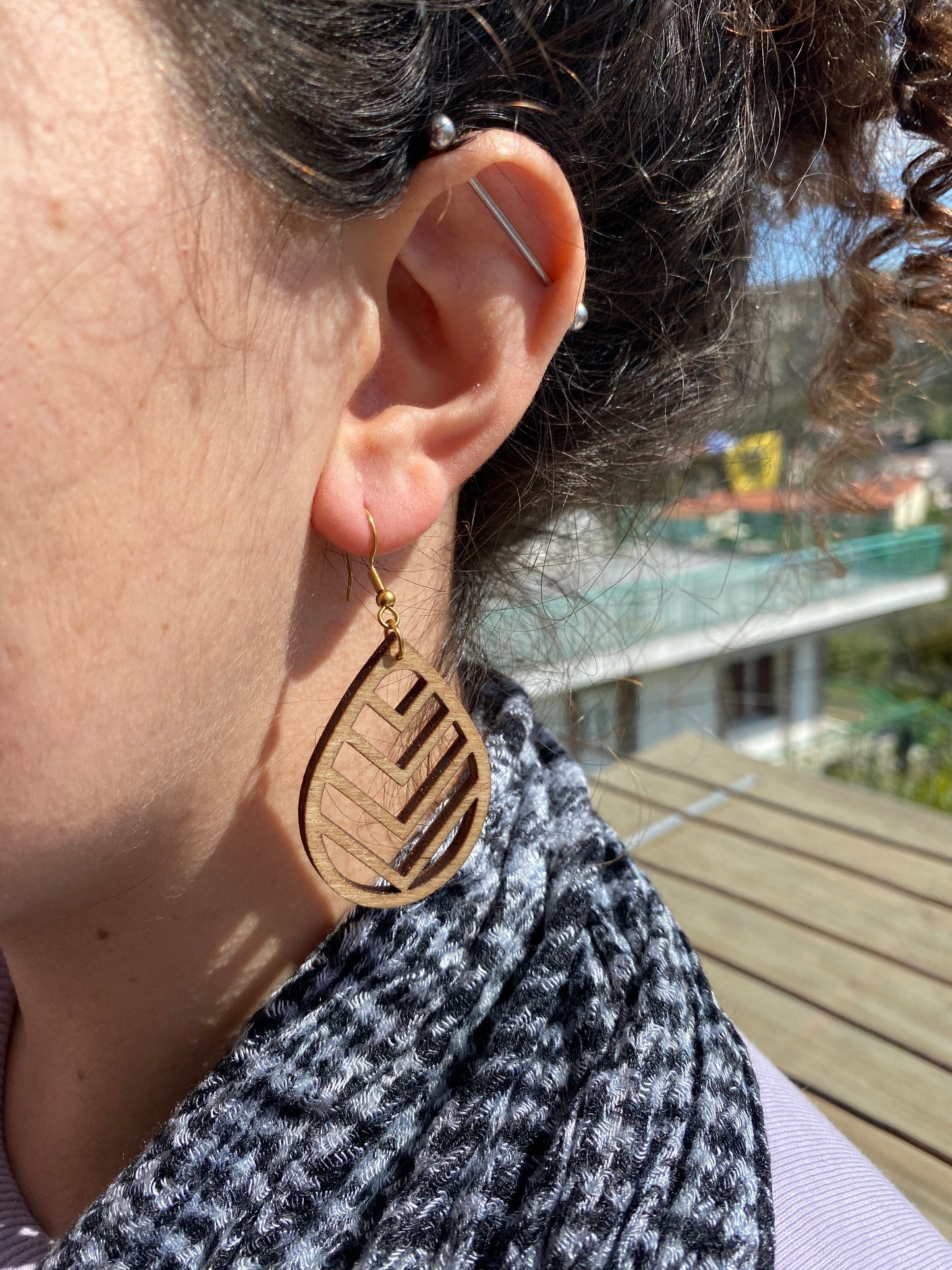 Ξύλινο κρεμαστό σκουλαρίκι “σταγόνα ”