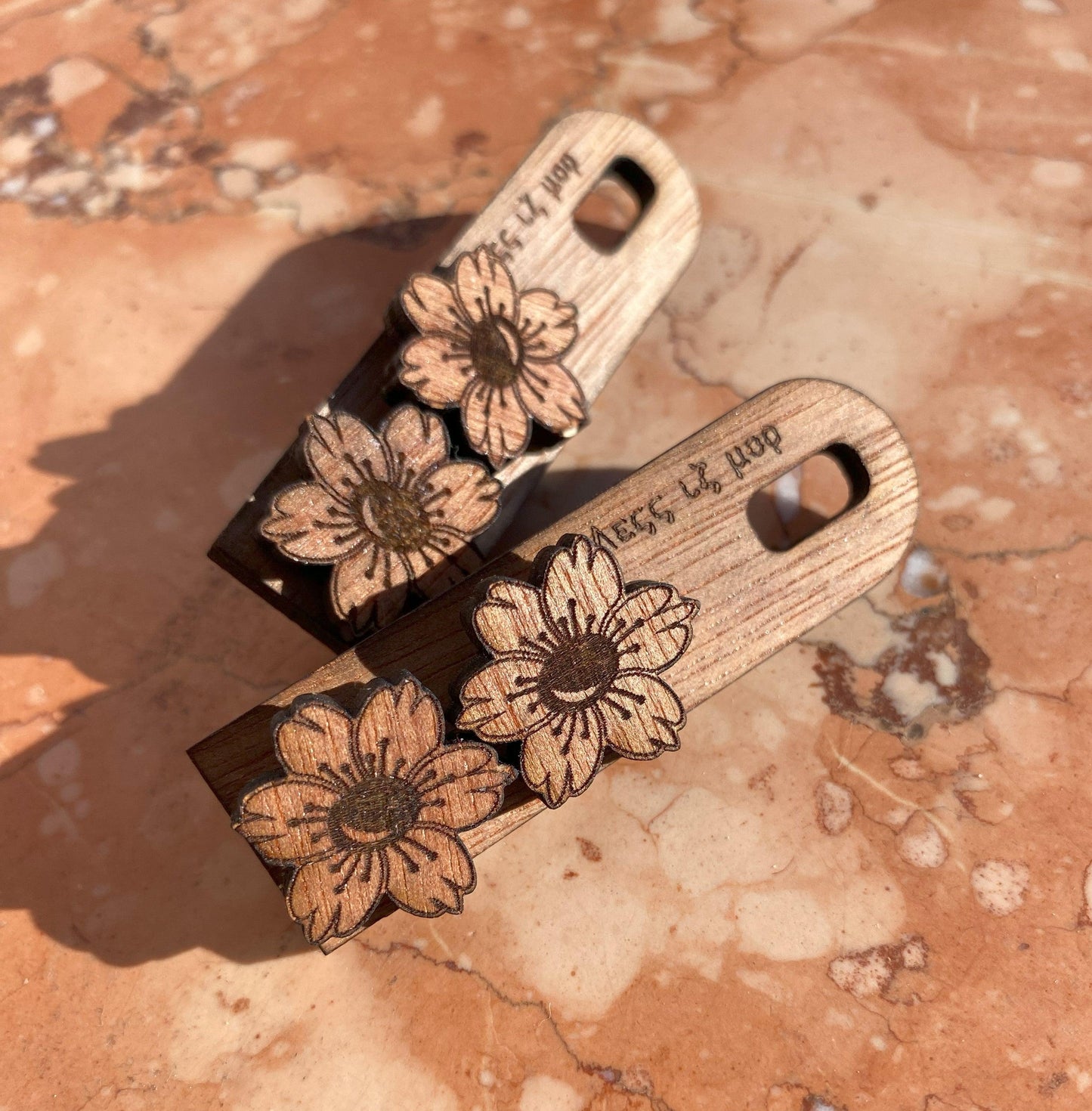 Ξύλινο σκουλαρίκι '' Άγρια Μαργαρίτα ''