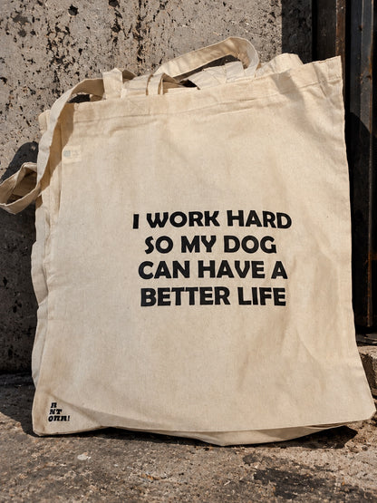 Μπεζ tote bag με μαύρη στάμπα I WORK HARD SO MY DOG CAN HAVE A BETTER LIFE