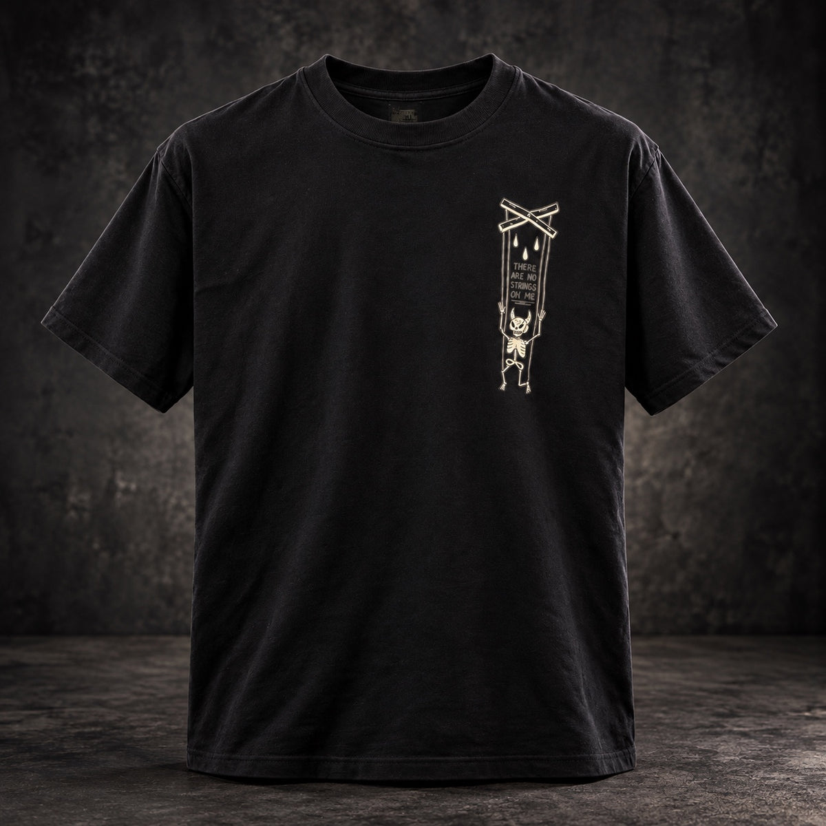 NO STRINGS black graphic T-shirt detail
