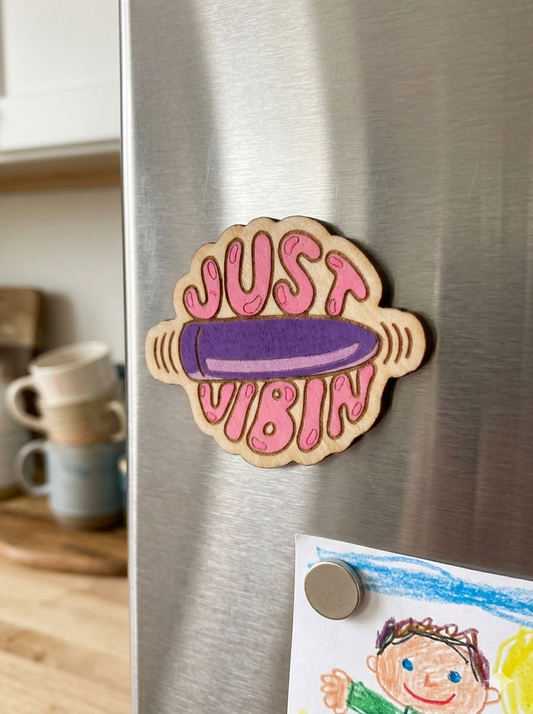 Just vibin ξύλινο μαγνητάκι